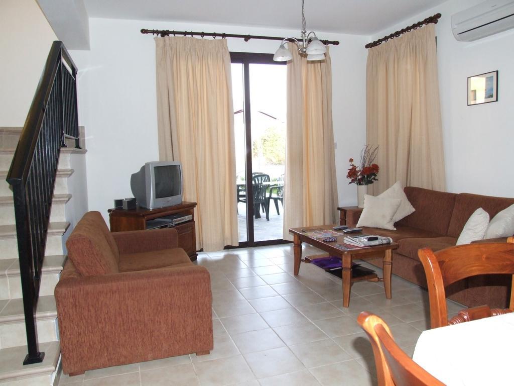 Aura Holiday Villas Paphos Exteriör bild
