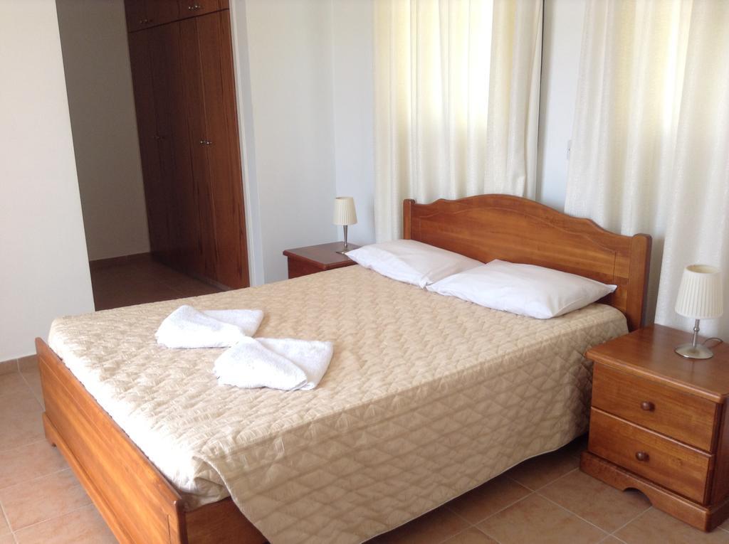Aura Holiday Villas Paphos Rum bild