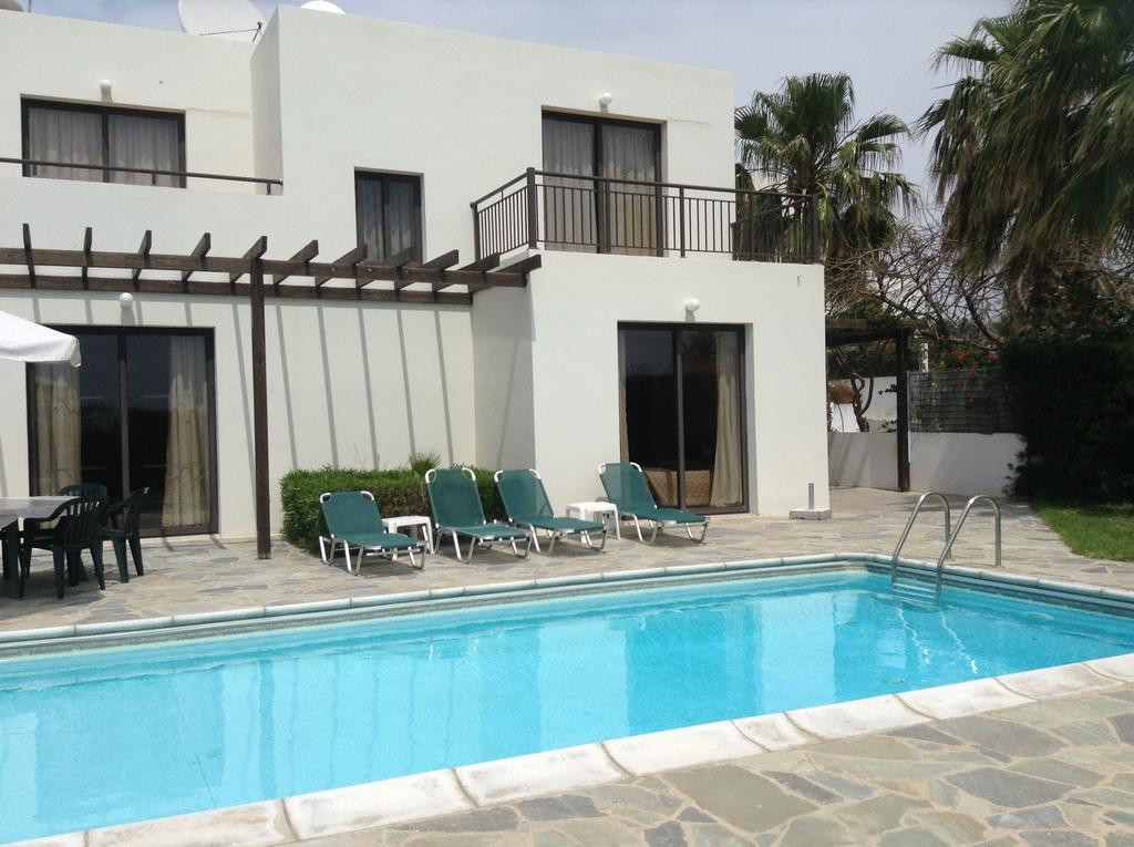 Aura Holiday Villas Paphos Rum bild