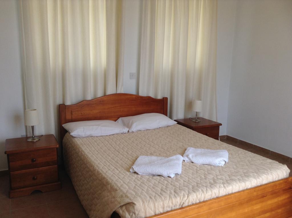 Aura Holiday Villas Paphos Rum bild