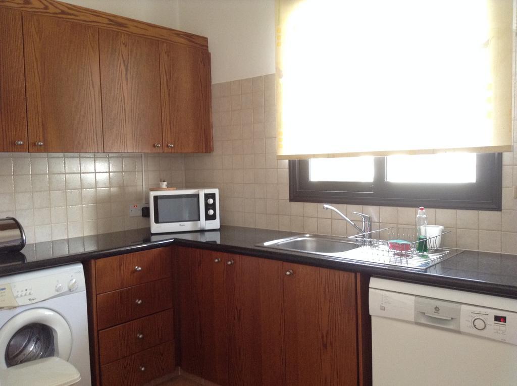 Aura Holiday Villas Paphos Rum bild