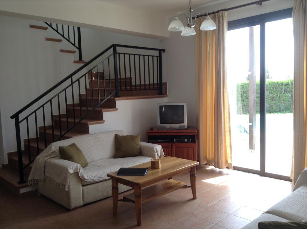 Aura Holiday Villas Paphos Exteriör bild